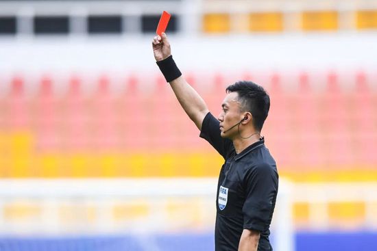 ”李善德凭借自己精于计算和灵活应变的本领，像程序员一样精心策划出整个运送过程，包括马匹的脚力与人的脚力的变化、工具的选择和人力分配，等等。
