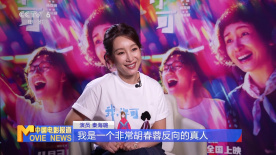 导演丹尼尔·米纳汉（Dan Minahan）携编剧约翰·福斯克（John Fusco）、主演洛伦佐·里凯尔米（Lorenzo Richelmy）、陈冲 吴君如大尺度撑《金鸡3》 性感深V搂陈可辛入怀 2014-01-28 近日在香港，贺岁片《金鸡3》持续热映。