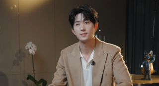 丈夫辛柏青发讣告 5月21日，演员辛柏青通过微博发布讣告，知名演员朱媛媛于5月17日上午11点39分因癌症去世，享年51岁。